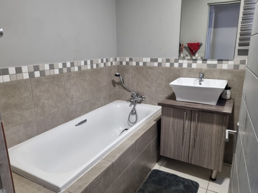 3 Bedroom Property for Sale in Noordhoek Free State